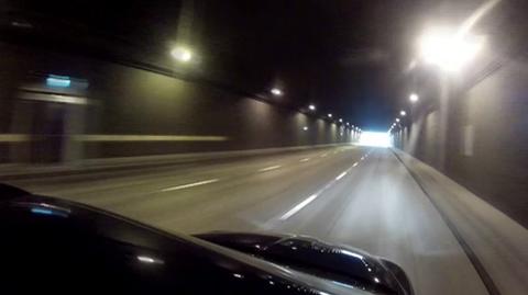 Przejazd tunelem Wisłostrady (nagranie przyspieszone)