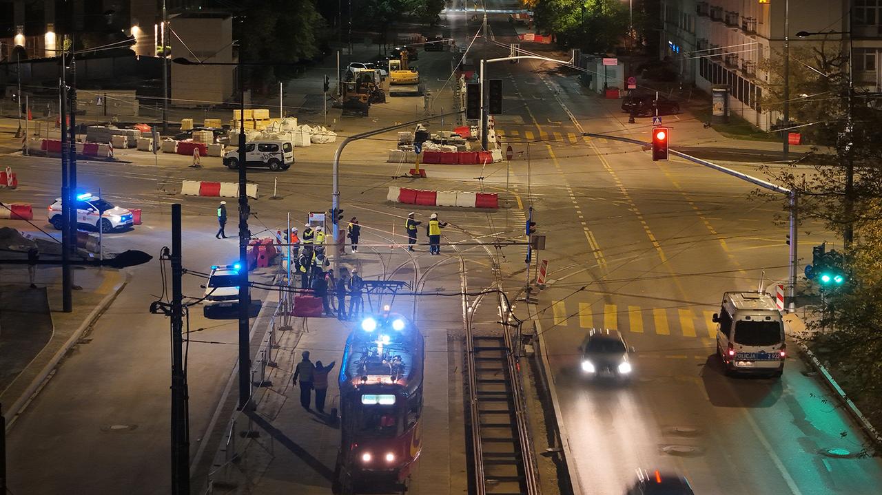 Wykańczają ulice przy nowej linii tramwajowej. Autobusy na objazdach