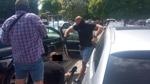 Policja zatrzymała 42-latka podejrzanego o kradzież samochodu