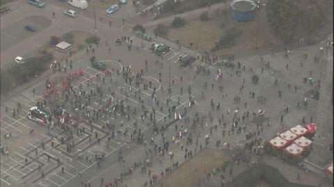 Demonstranci zbierali się na placu Defilad