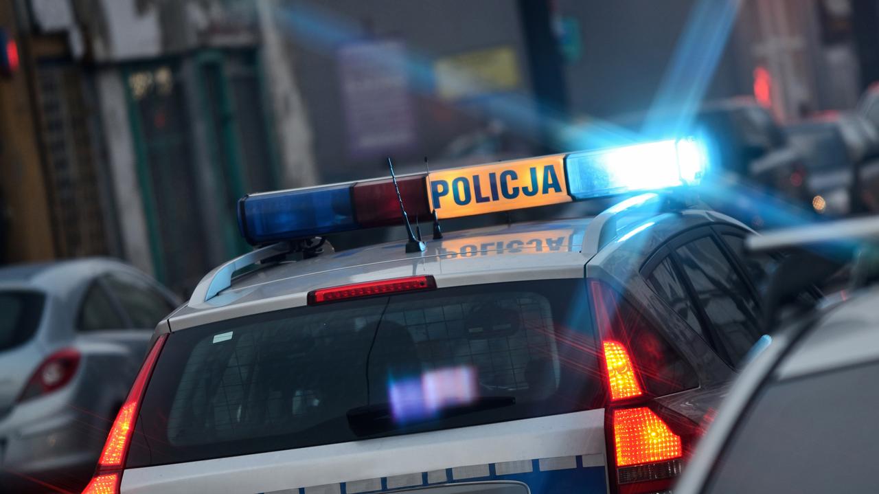 "Podbiegł, wyrwał dziecko z rąk i odjechał". Odnaleźli niemowlę, zatrzymali dwóch mężczyzn