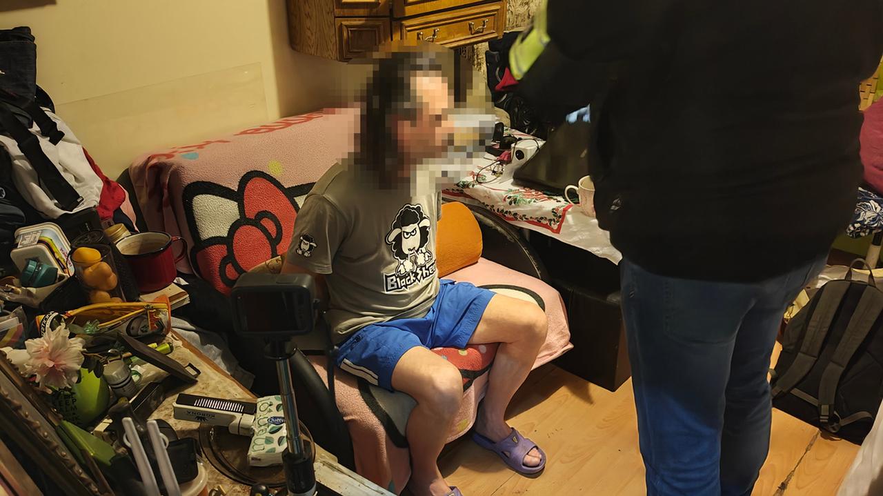 Składał intymne propozycje 12-latce. O świcie zapukali do niego policjanci