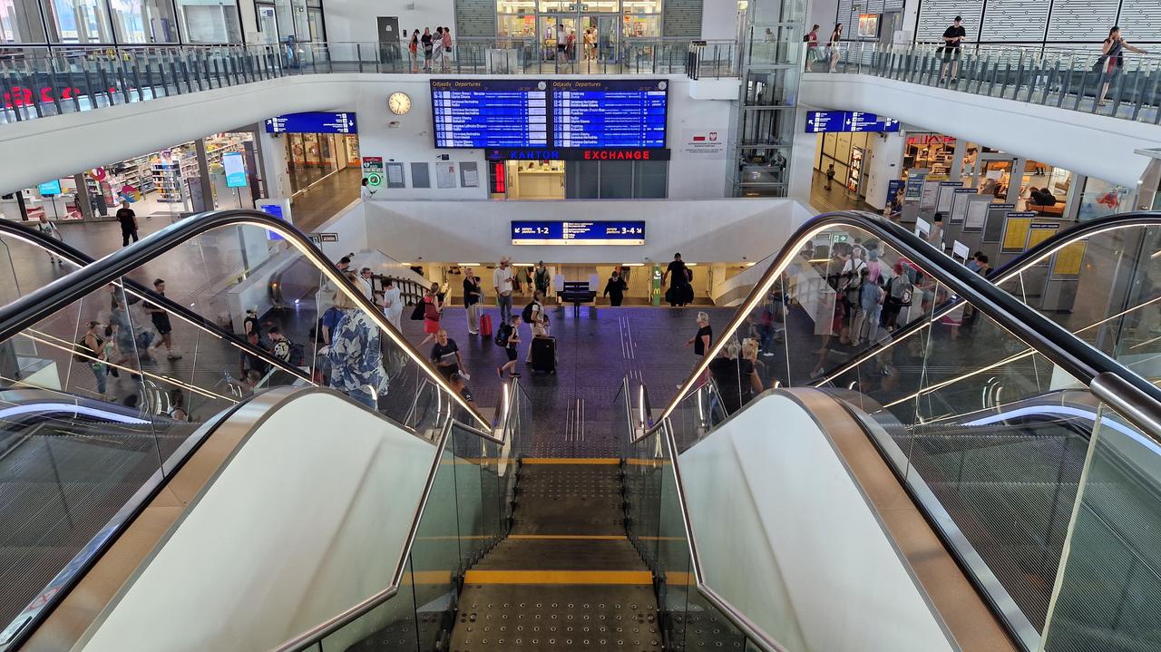 Nocna bójka na Dworcu Centralnym. "Dwóch mężczyzn miało rany kłute i cięte"