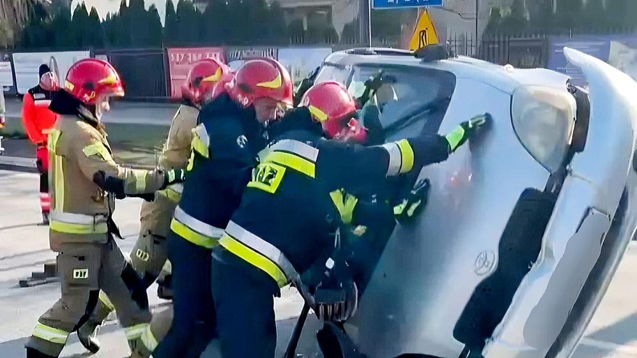 Dachował w alei Wilanowskiej i zbiegł z miejsca zdarzenia