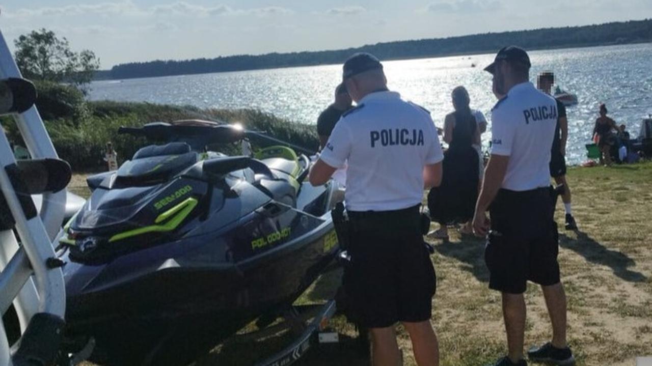 Kręcił "bączki" na wodzie. Nie zauważył drugiego skutera