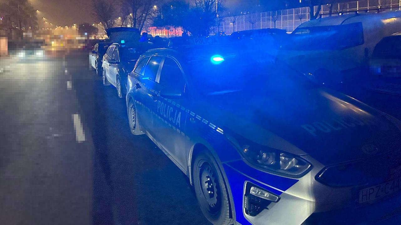 Zasadzka w wypożyczalni samochodów. Policja zatrzymała cztery osoby