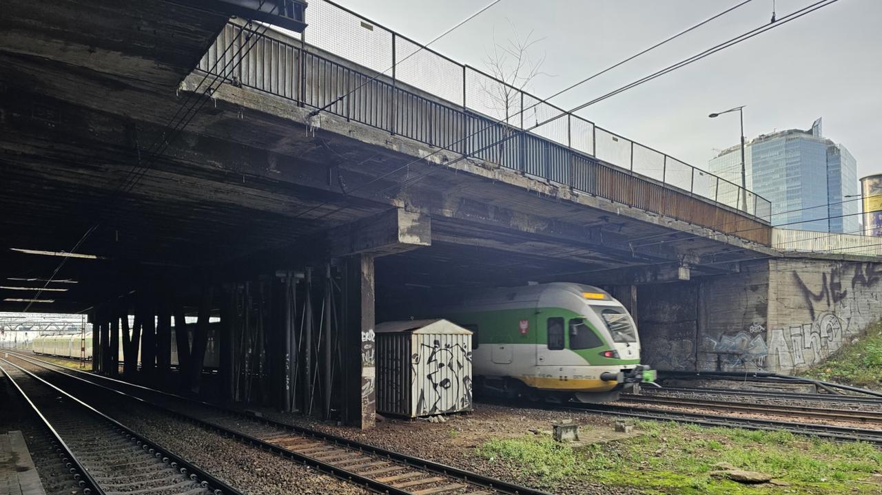 Wiadukty nad torami w fatalnym stanie. Rozbiórka i budowa od nowa są nieuniknione