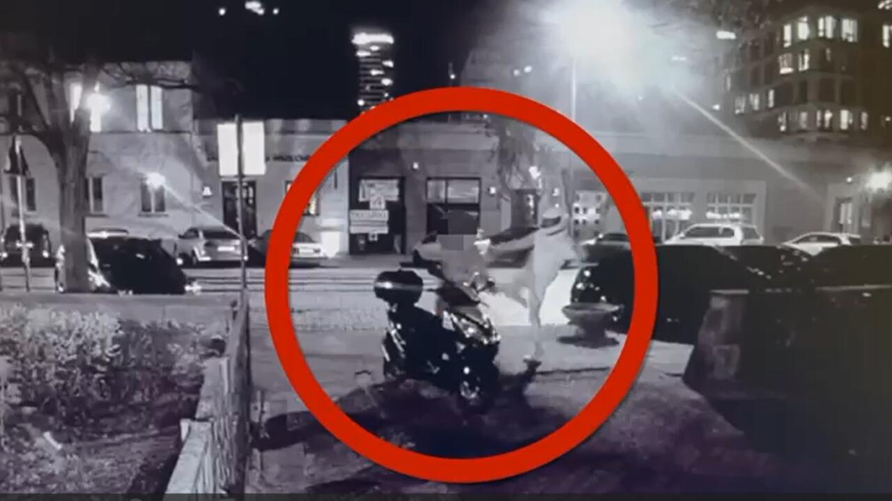 Kopnął w twarz, ukradł pieniądze i odjechał skuterem