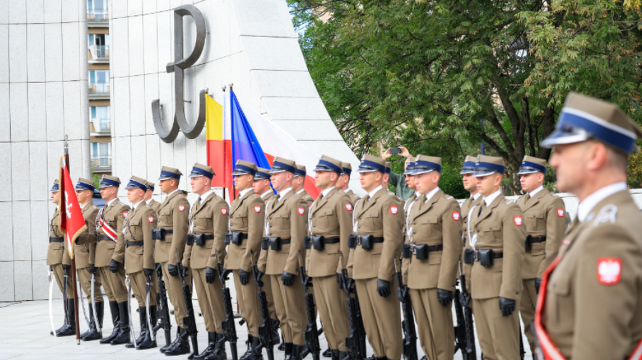 Rocznica utworzenia Państwa Podziemnego, przejazd rolkarzy i koncert