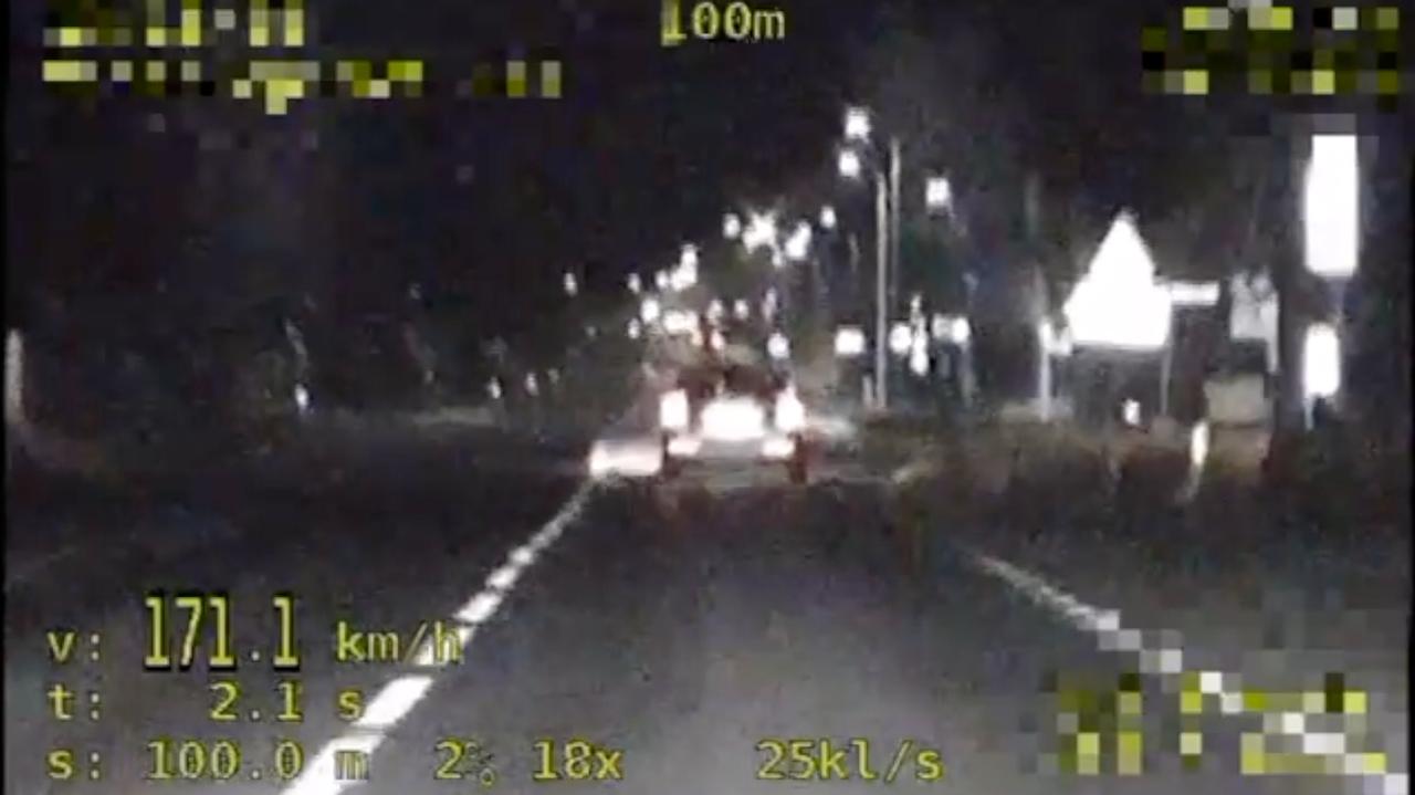 Po "skrajnie niebezpiecznych manewrach" prawa jazdy nie stracił, bo go nie ma