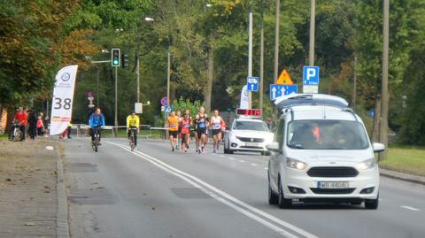 Zawodnicy maratonu w Alejach Ujazdowskich
