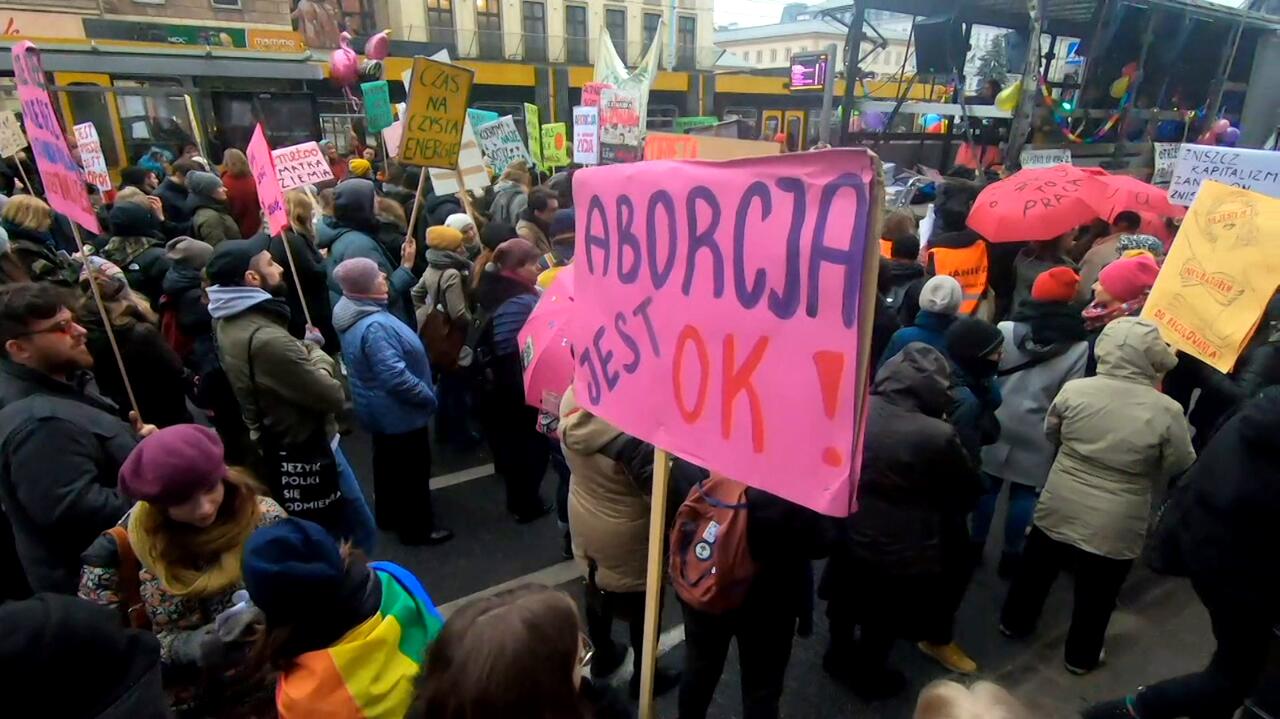 Manifa w centrum. Upomną się o dostęp do aborcji i czystą planetę