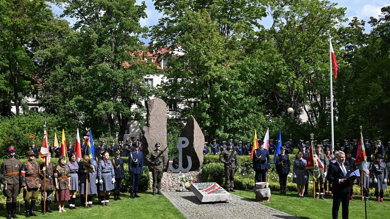 "Prawdziwa pamięć nie trwa w kamieniu, ale w ludziach"