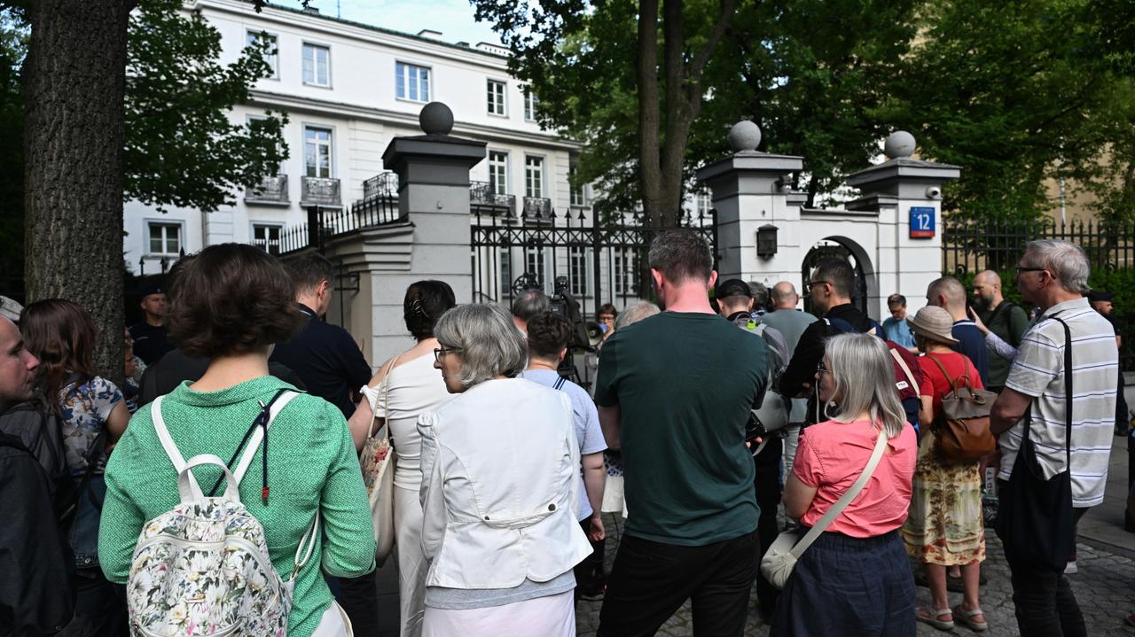 "Stoimy, by wyrazić solidarność z osobami skrzywdzonymi w Kościele"