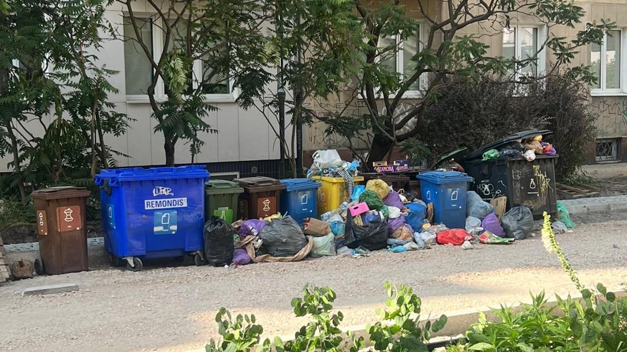 Przez remont nie mogli odebrać śmieci. 