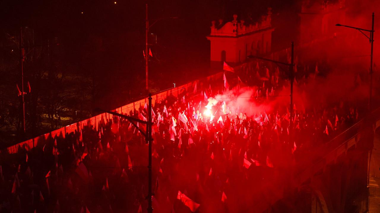 Dlaczego podczas marszu zgasły latarnie na moście