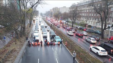 Aktywiści z Ostatniego Pokolenia zablokowali Świętokrzyską (wideo z września 2024 roku)