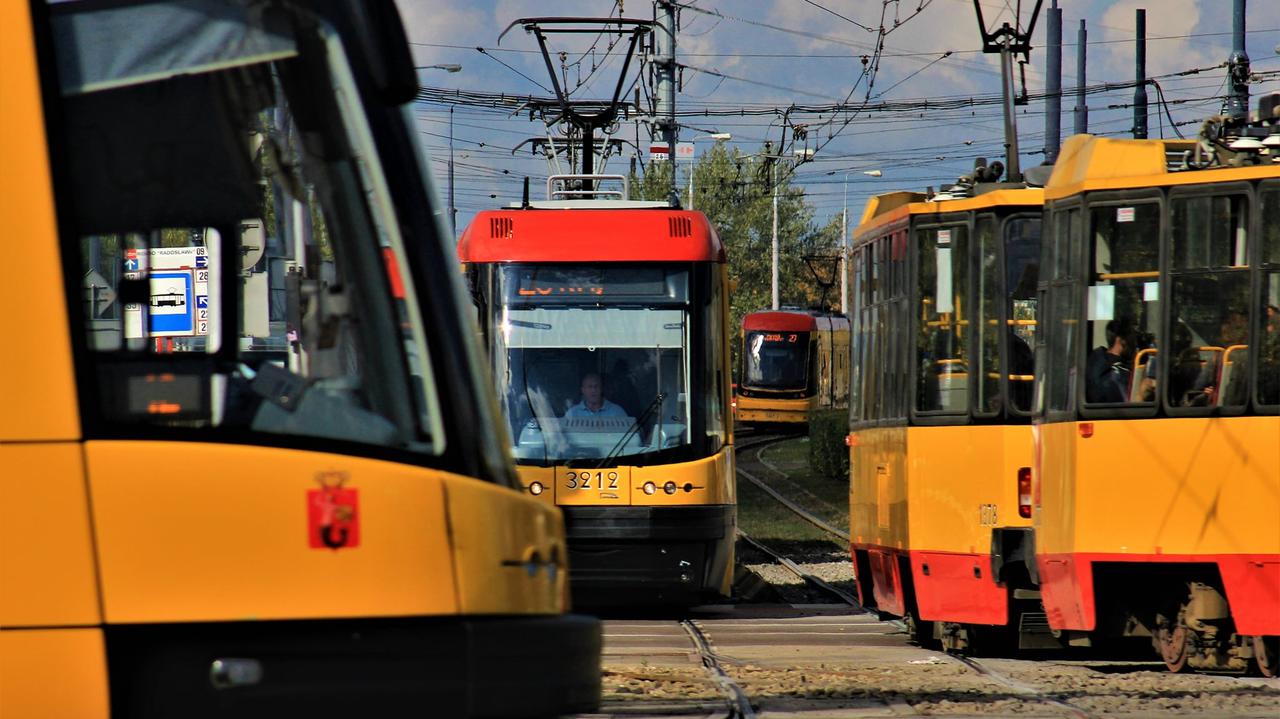 Nietypowy przetarg. Warszawa ma kupować tramwaje na raty. Na początek 20