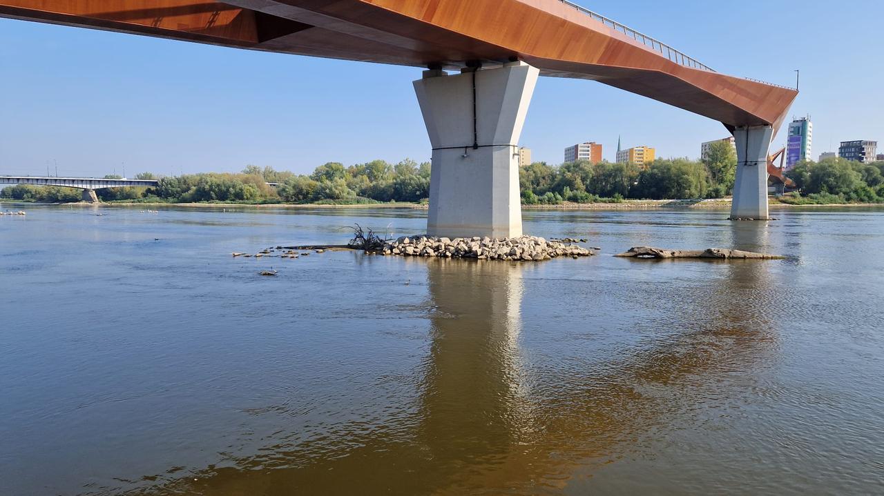 Wody w Wiśle było już tak mało, iż zmienili punkt zero
