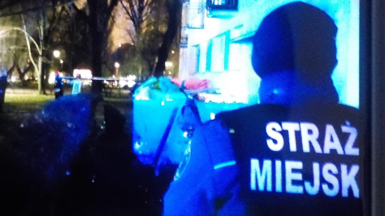 Leżała w nocy na trawie przed blokiem, powtarzała: "zimno, boli"