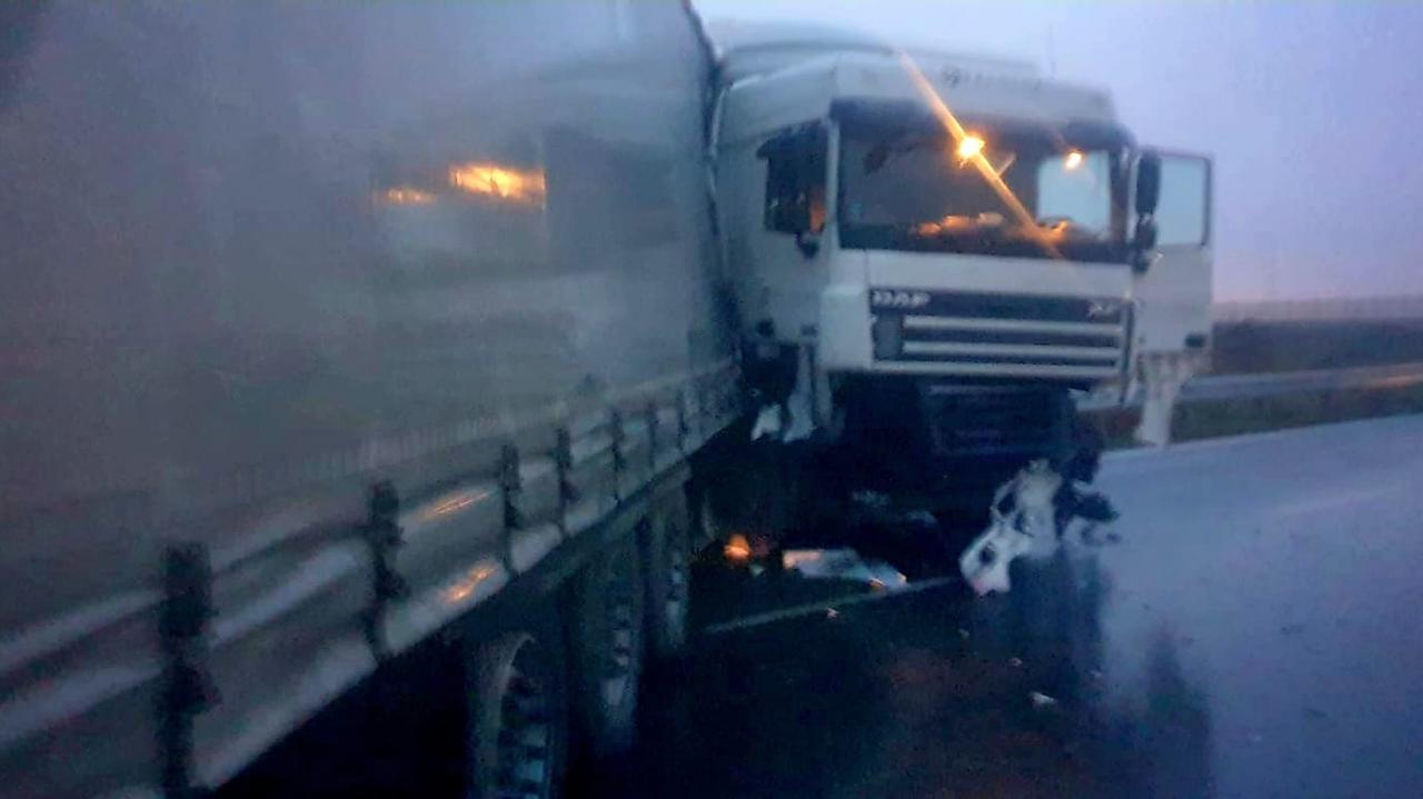 Rozbity tir blokuje trasę. Korek na wjeździe do Warszawy