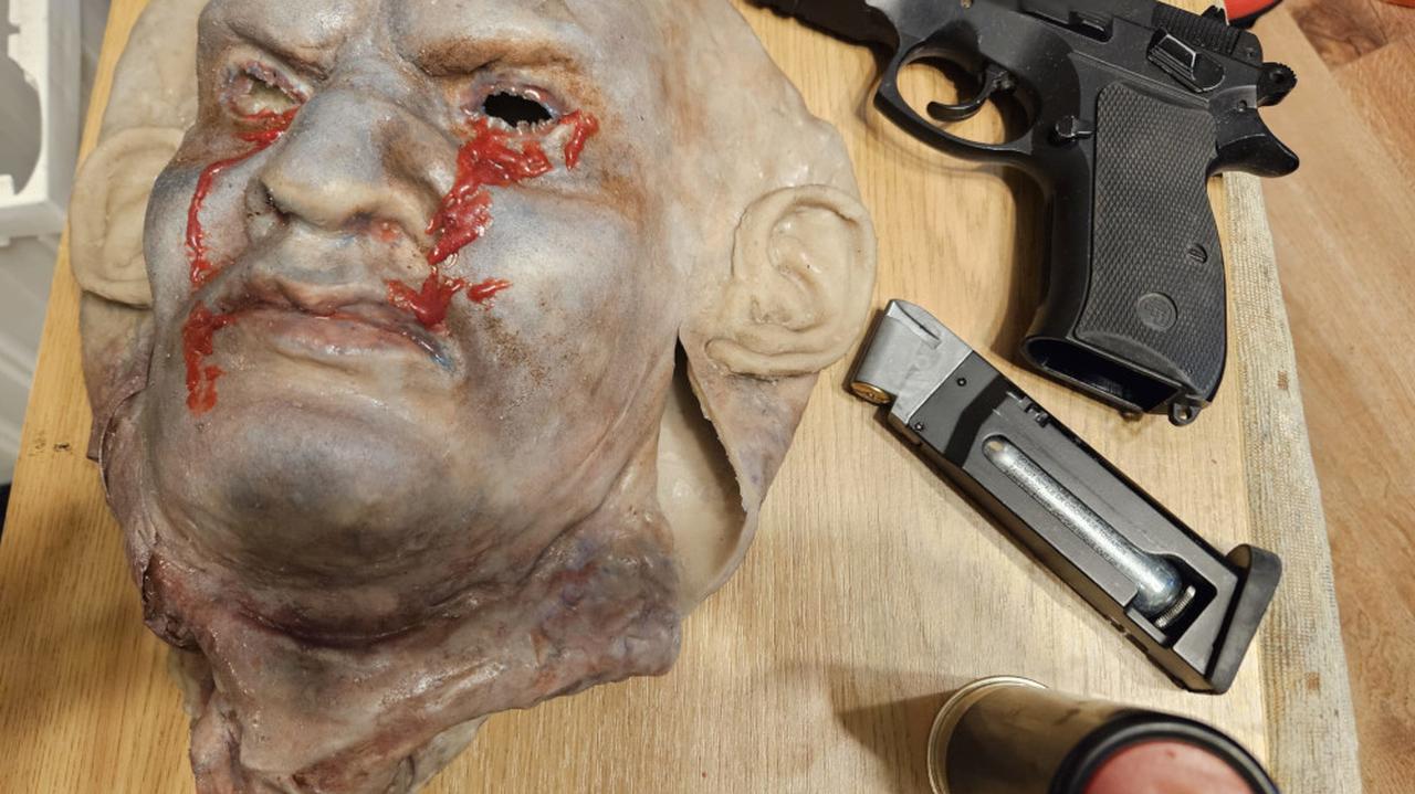 Obudził go hałas, w jego domu był mężczyzna z bronią. Padł strzał