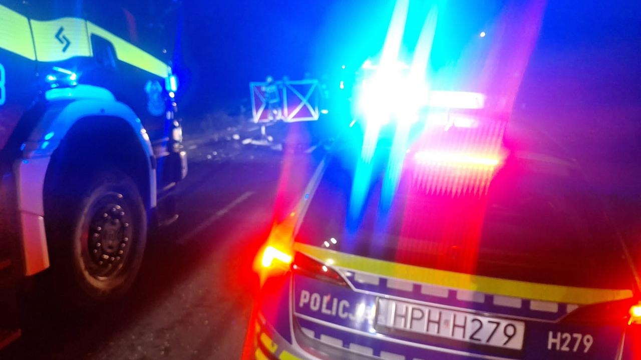 Czołowe zderzenie. Jedna osoba nie żyje. Sprawca pijany i bez prawa jazdy