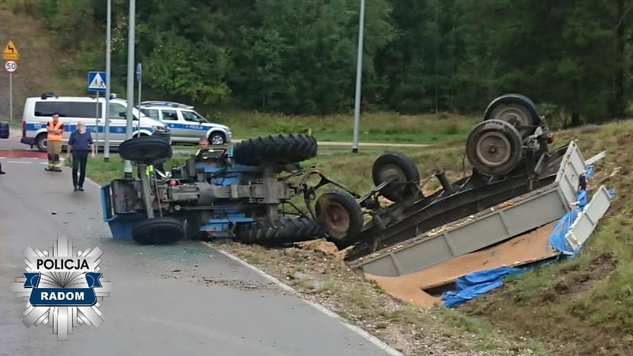 Traktor wypadł z drogi, pasażer został przygnieciony, zginął
