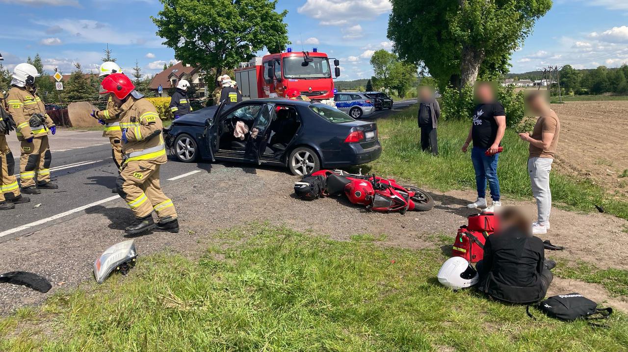 Sześć osób rannych po zderzeniu motocykla i dwóch aut