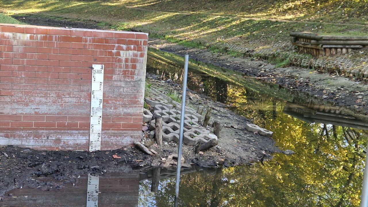 Susza zabrała wodę z fosy w Forcie Bema