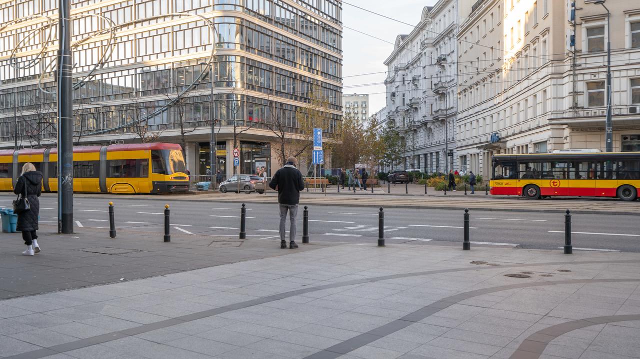 "To przejście będzie naturalnym przedłużeniem ślepej ulicy". Drogowcy planują "zebrę" w Alejach Jerozolimskich