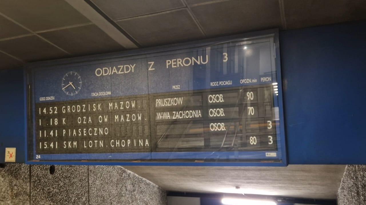 Zepsuty pociąg blokuje ruch. Utrudnienia na kolei