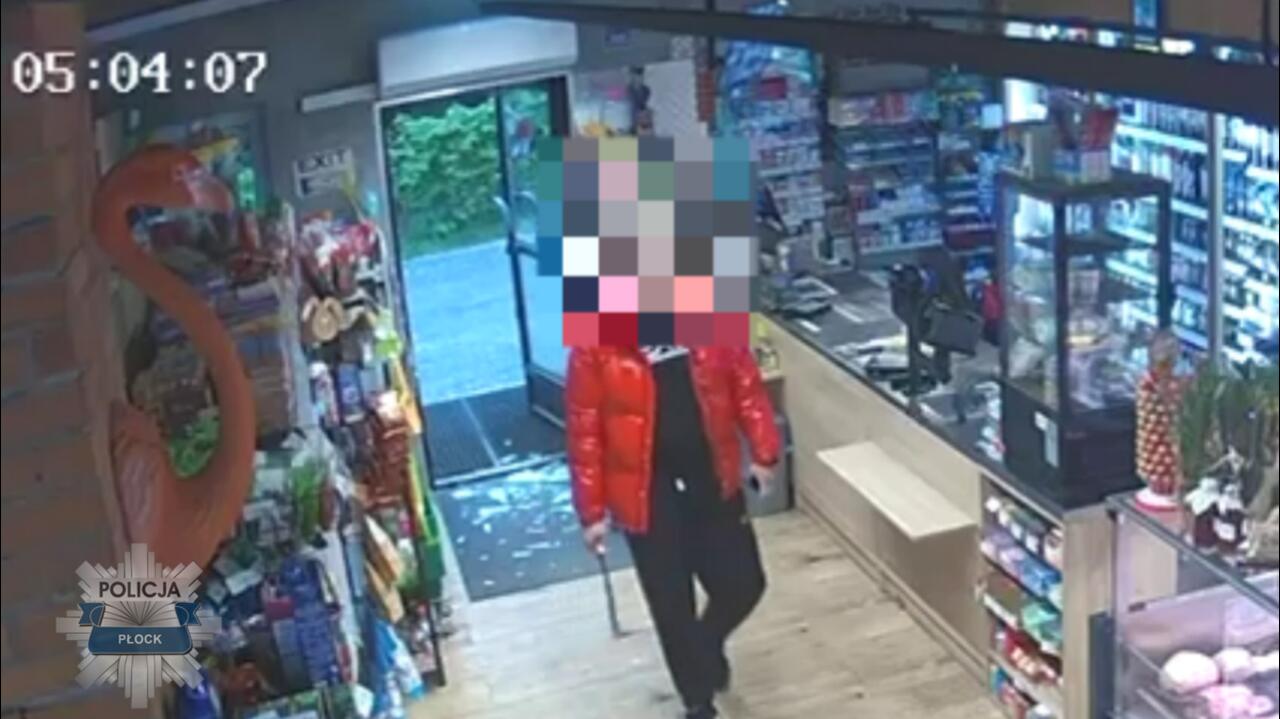 Maczetą sforsował drzwi, tak wtargnął do sklepu. Klienci ukryli się na zapleczu