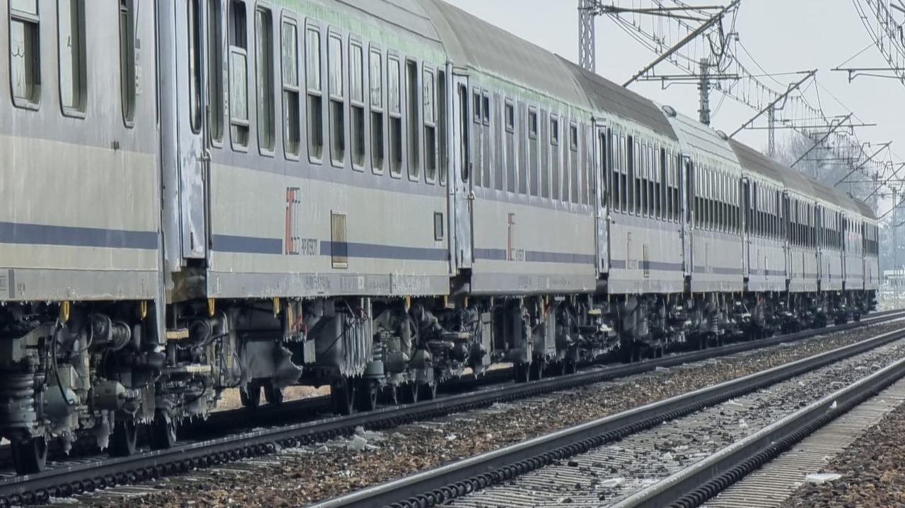 Wypadek na torach pod Warszawą. Opóźnienia pociągów