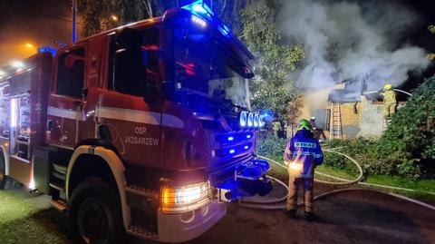 Strażacy gaszą pożar pustostanu w Piasecznie