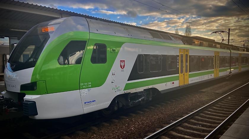 Przekazanie dwupiętrowych wagonów