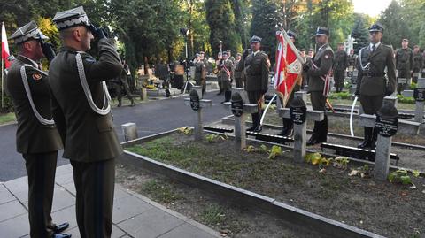 Prezydent RP Andrzej Duda podczas Apelu Pamięci przed Pomnikiem Poległych w 1920 r.