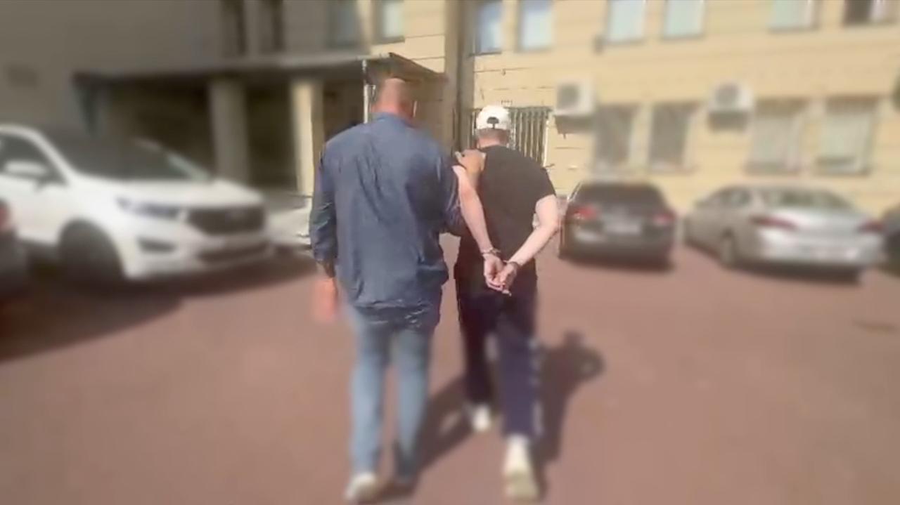 Jest podejrzany o handel bronią i narkotykami. Poszukiwany w Marsylii, zatrzymany w Warszawie