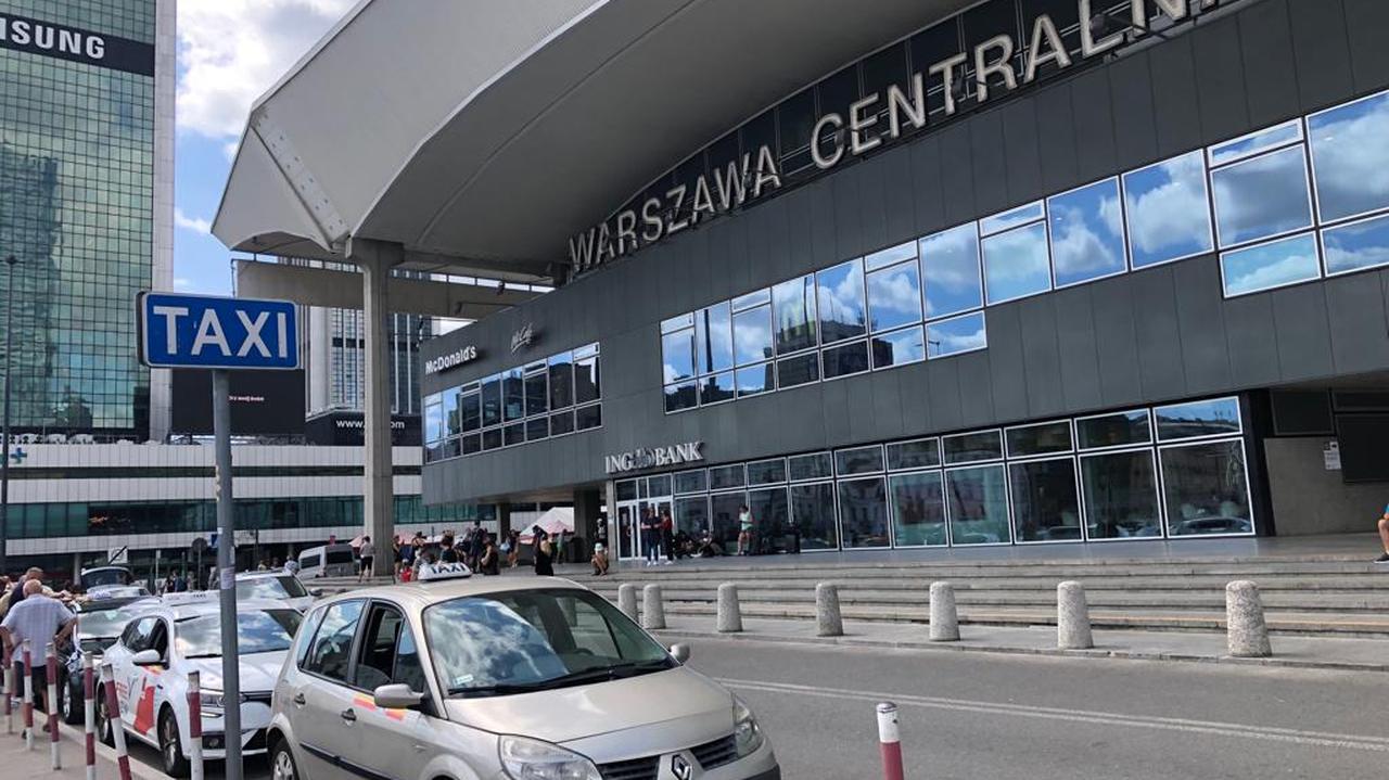 Nowy przetarg na taksówki pod Dworcem Centralnym 