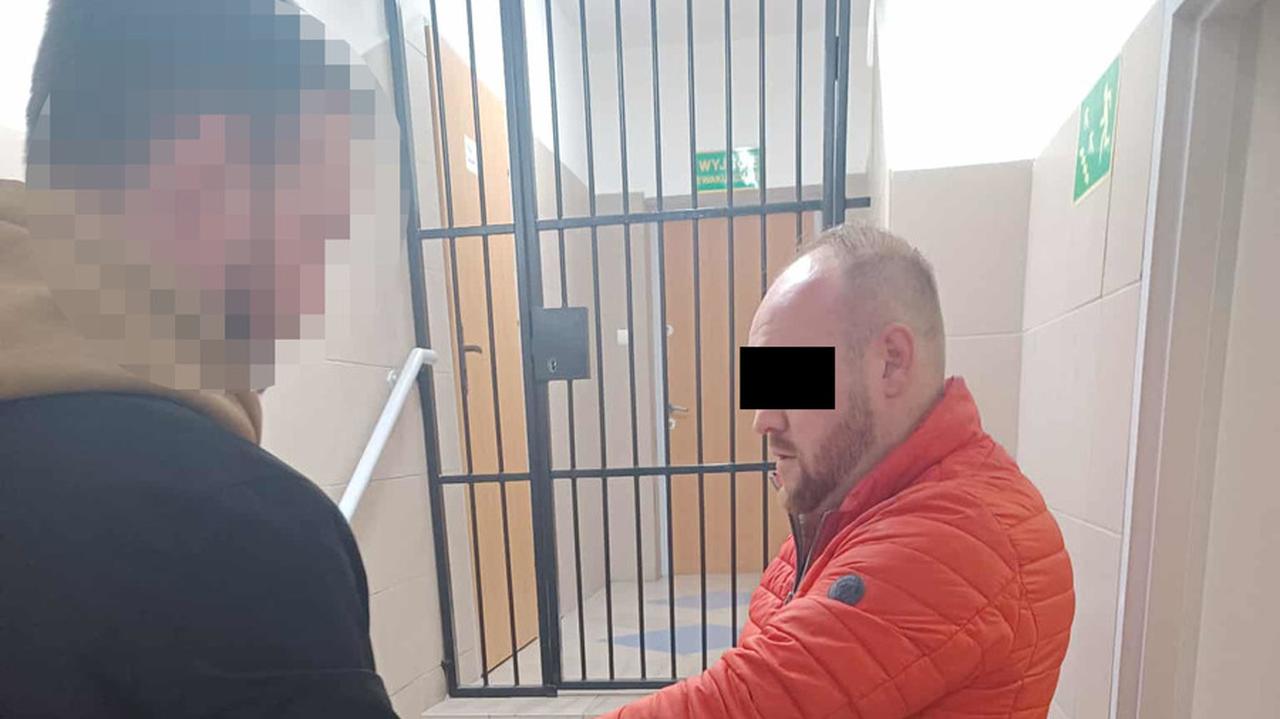 Rozbił auto na barierach. Był pod wpływem narkotyków, miał je też przy sobie