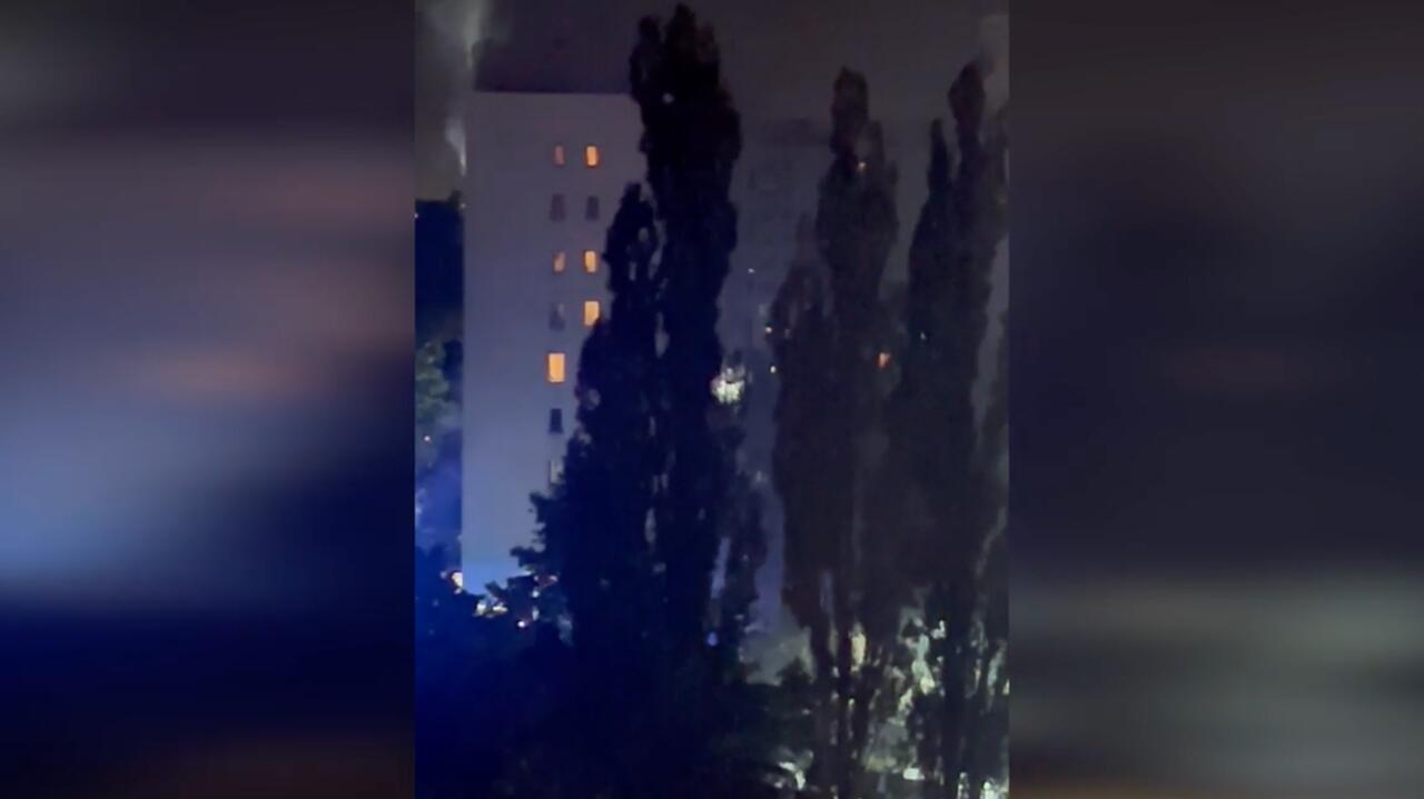 Trzy osoby poszkodowane po nocnym pożarze w bloku