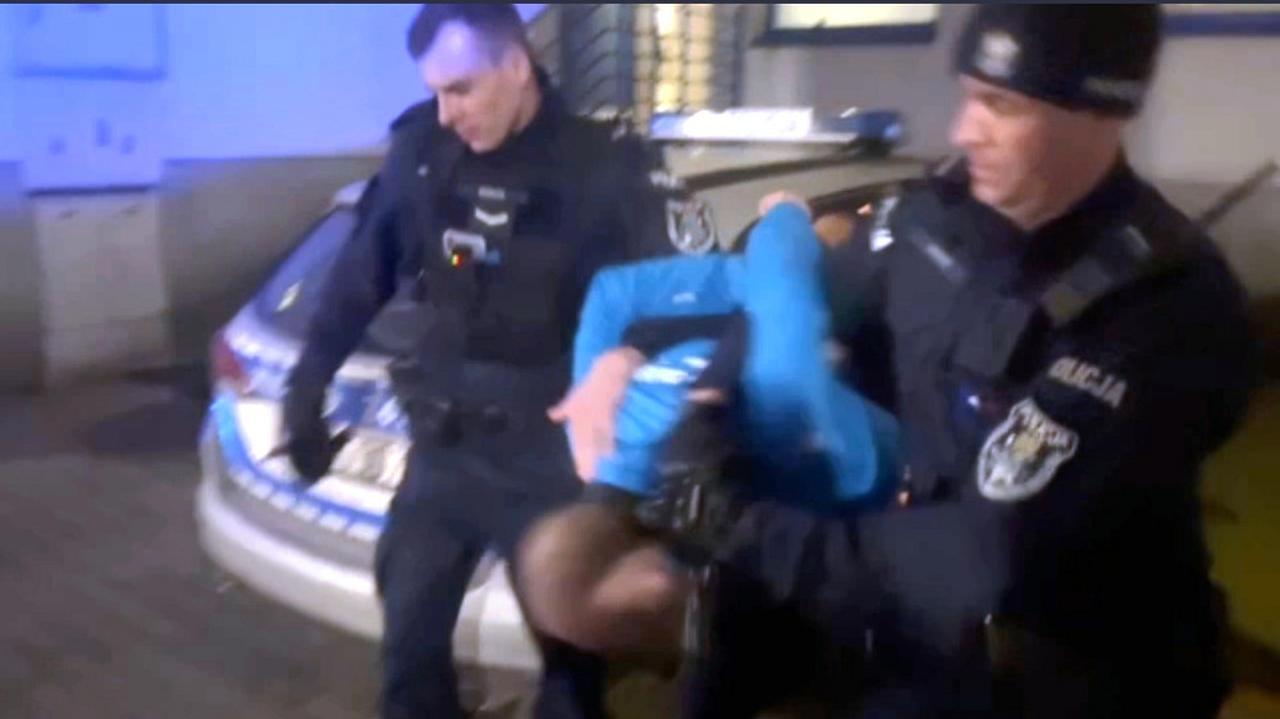 "Napastnik wciągnął kobietę za przystanek". Odpowie za próbę gwałtu