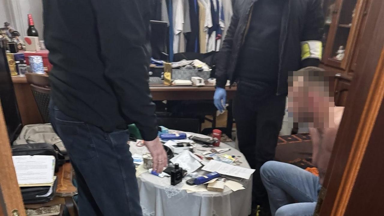 Grupa handlująca lekami z morfiną rozbita. Wśród zatrzymanych lekarka