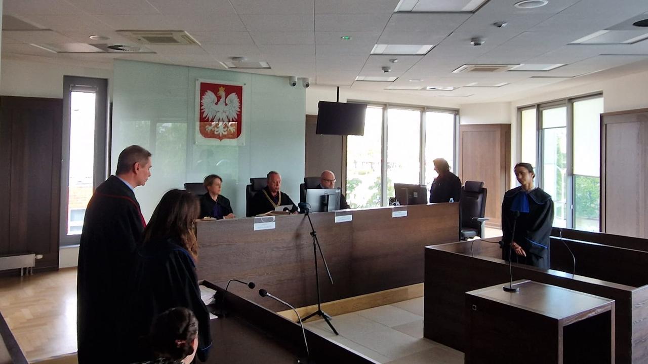 Gałąź spadła na matkę z dzieckiem. Półroczna dziewczynka zginęła. Jest wyrok