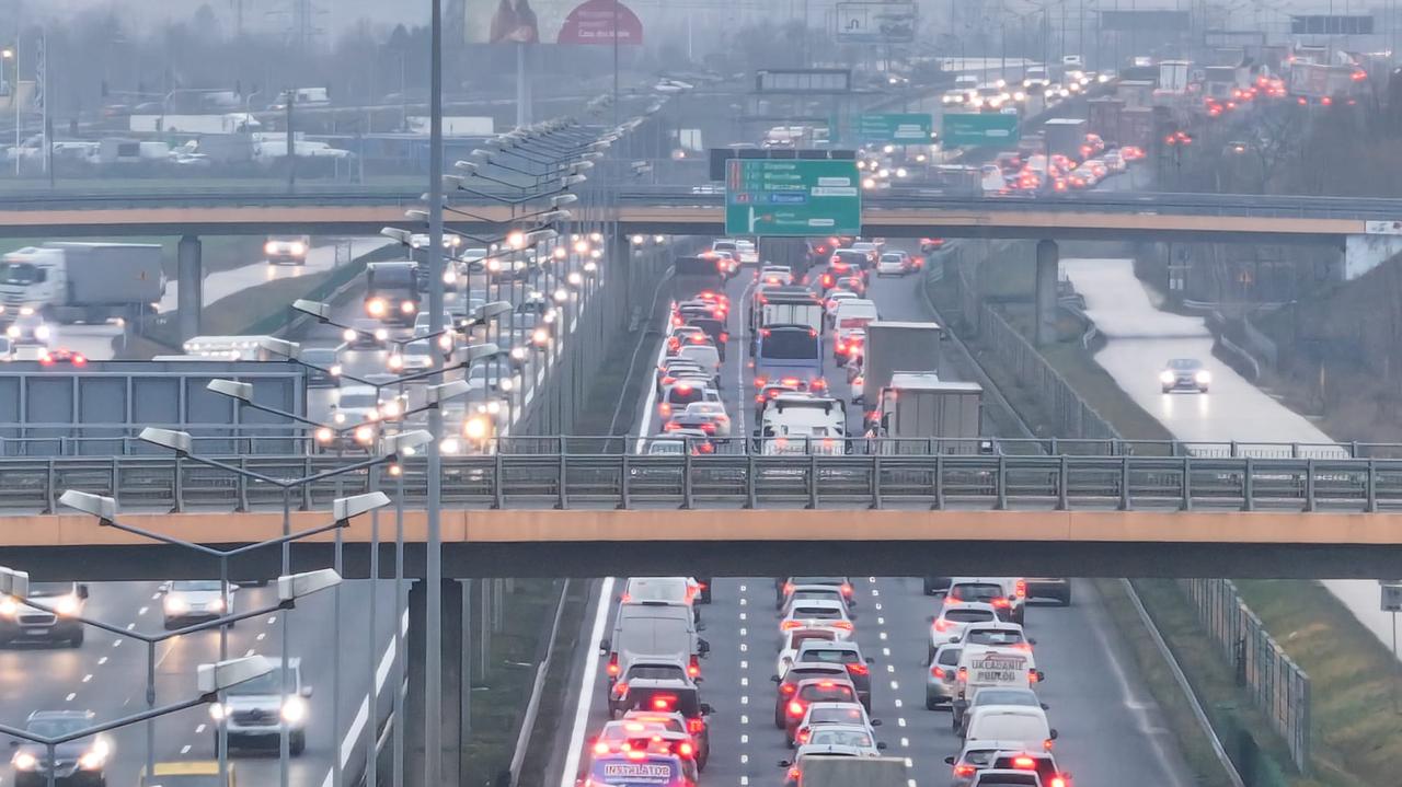 Trudny poranek na S8. Zderzenie czterech aut i korek