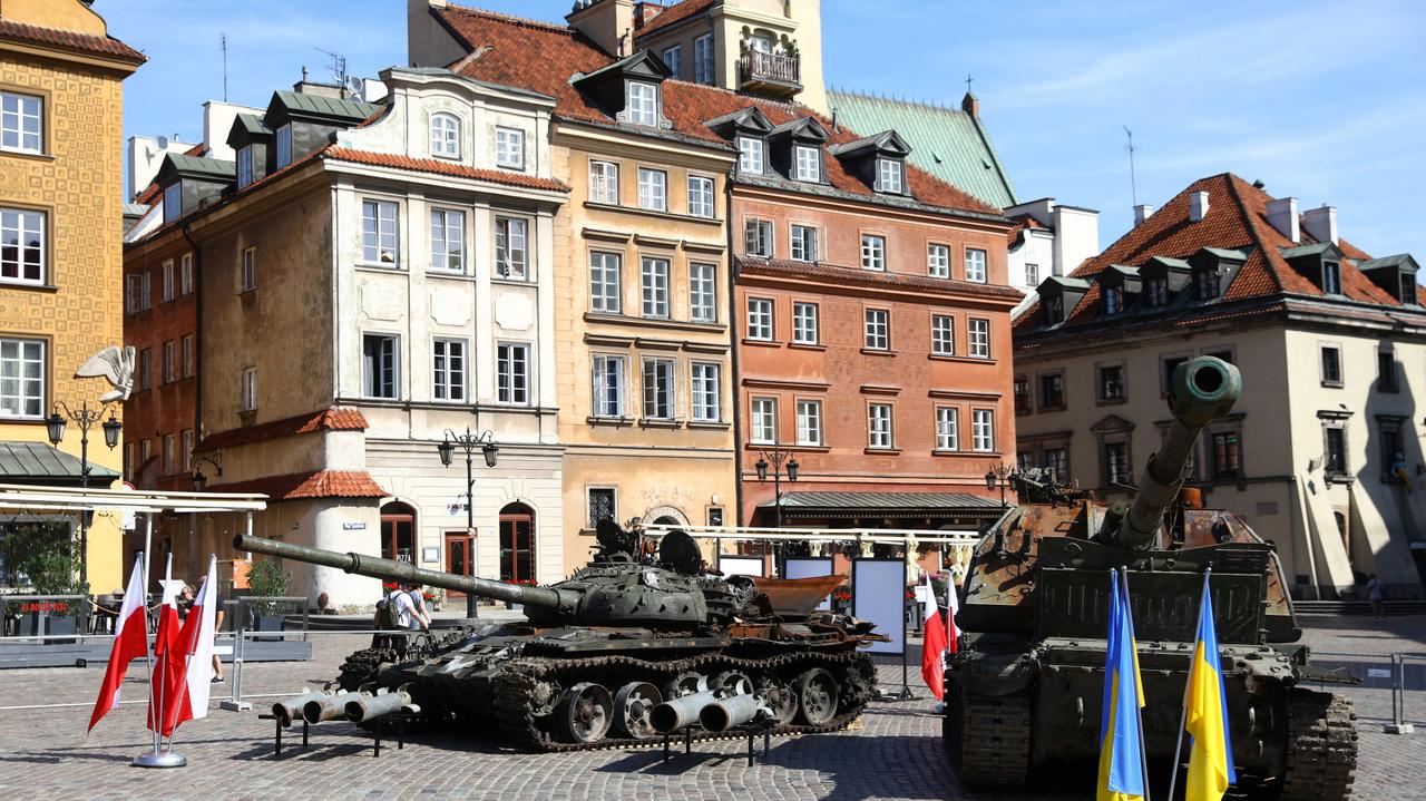 Wystawiali wraki rosyjskich pojazdów pancernych w centrach miast. Wewnątrz znaleziono granaty