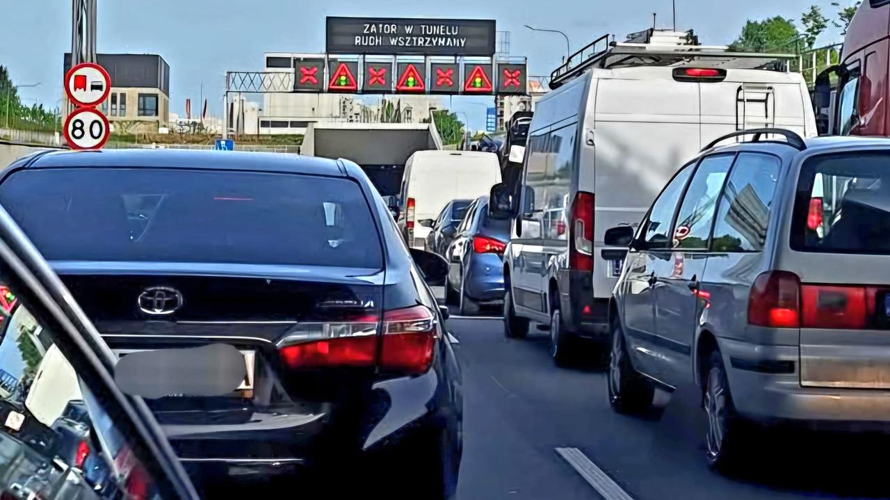 Najdłuższy tunel w kraju zamykany z powodu dużego natężenia ruchu