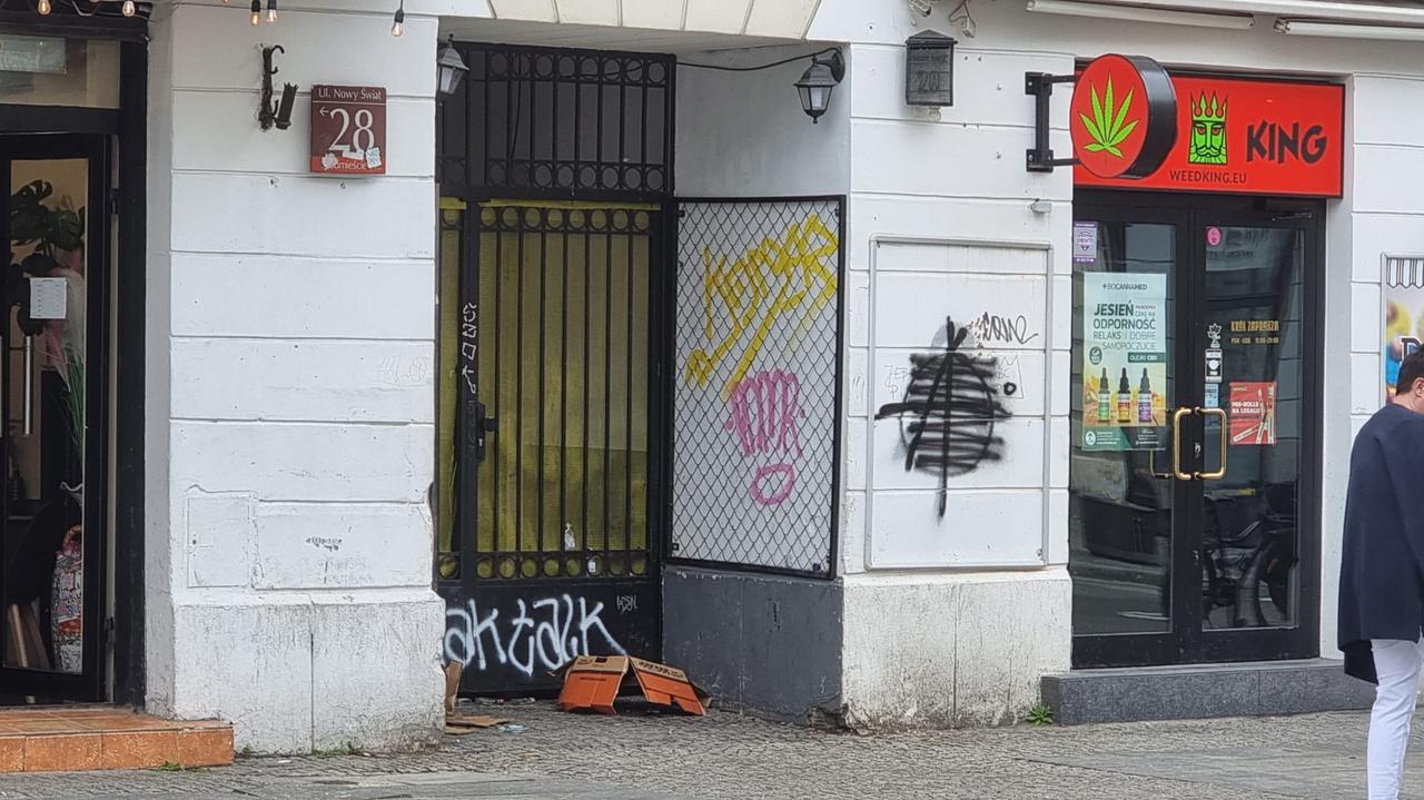 Zginął w bramie od ciosów nożem. Biegły: ciężko jest mówić o szansach na przeżycie