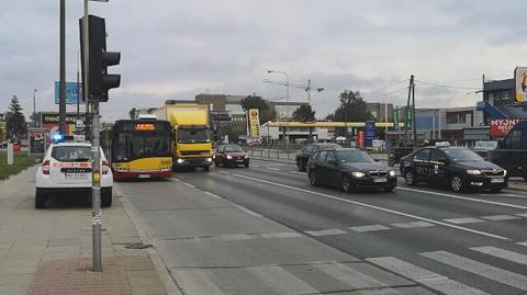 Uszkodzony autobus na Łopuszańskiej