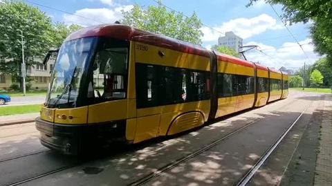 Ostrzelany tramwaj zjechał na pętle przy warszawskim zoo